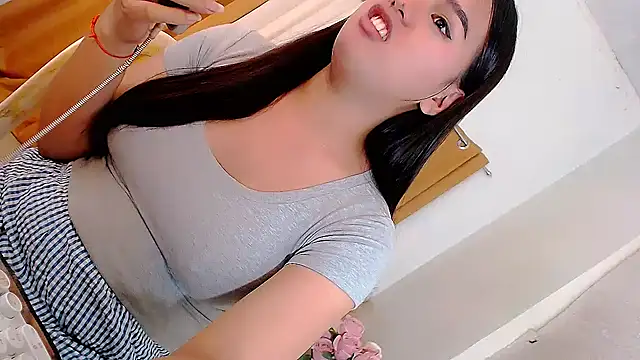 DickforlillyPetite online show from June 23, 8:12 am