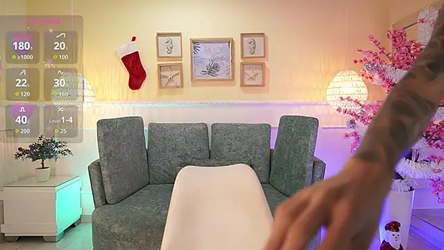 NicoleCrawft online show from December 2, 7:05 pm