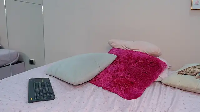 zooombee online show from October 16, 8:33 pm