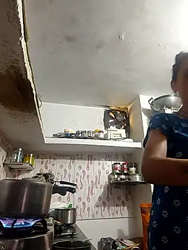 ISHANI-SINGH online show from May 15, 3:22 am
