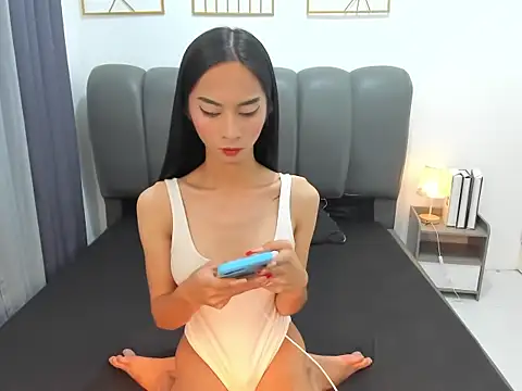 AlmiraFhaye online show from January 18, 3:30 pm