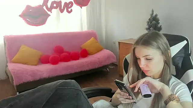 HitGyrl online show from March 10, 8:18 am