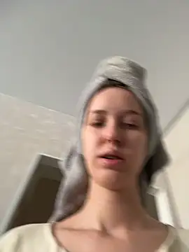 ElliRose online show from February 19, 5:51 am