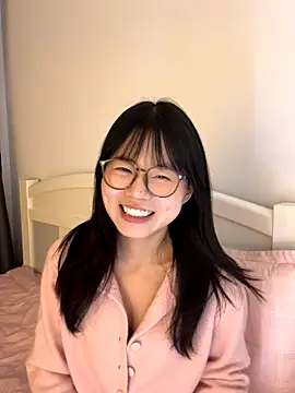 Snapshot of Ella-A9 chatting on October 22, 5:18 pm Ella-A9 online show from October 22, 5:18 pm