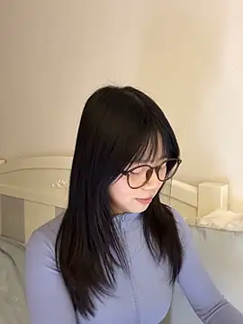 Ella-A9 online show from October 28, 6:03 pm