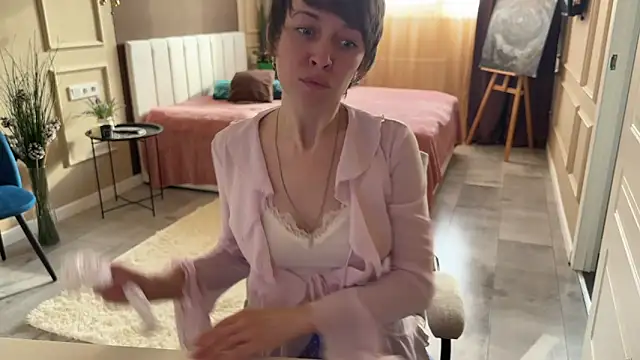 daniellia  online show from April 19, 2:17 pm