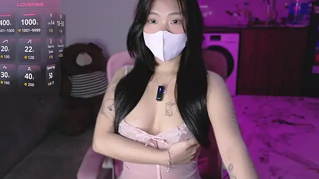 Phuong Bee online show from March 9, 2:31 pm