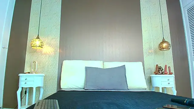 Tiifany Baker online show from October 24, 8:05 pm