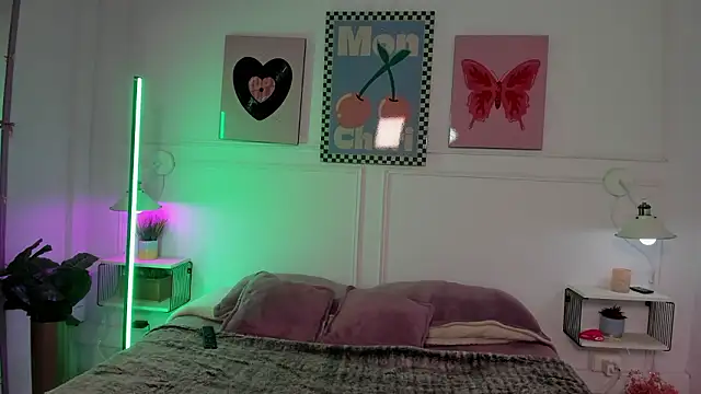 Zoe Lynch  online show from March 9, 11:13 am