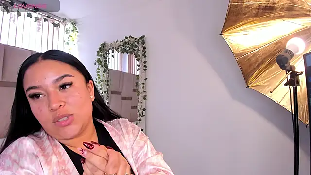 Zoey thompson online show from December 17, 8:02 pm