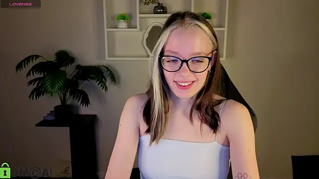 R0cket bunny online show from May 10, 12:56 am