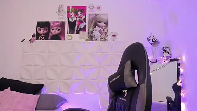 JuliethMoss online show from December 4, 8:20 pm