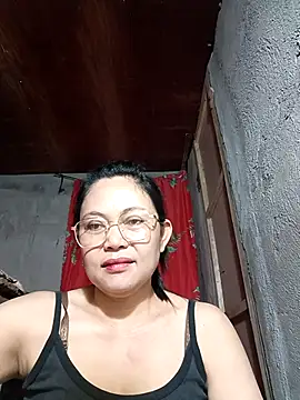 Everleigh mom online show from December 4, 10:10 pm