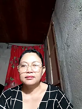 Everleigh mom online show from November 23, 8:32 pm