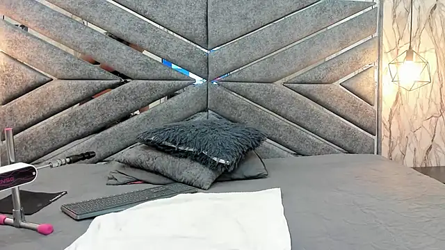 ALYANNA HOT  online show from April 13, 11:44 am