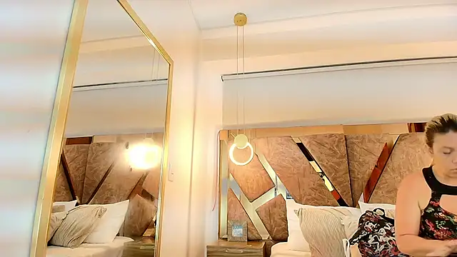 zarah andrew   online show from December 15, 11:59 am