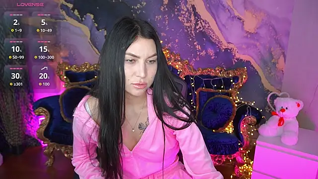 EliseVelour online show from April 11, 1:37 pm