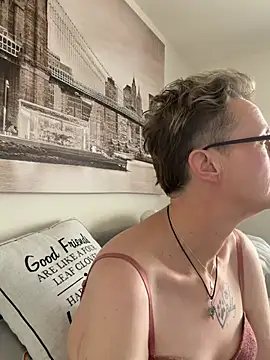 Curvy-Jinx online show from February 20, 9:11 am