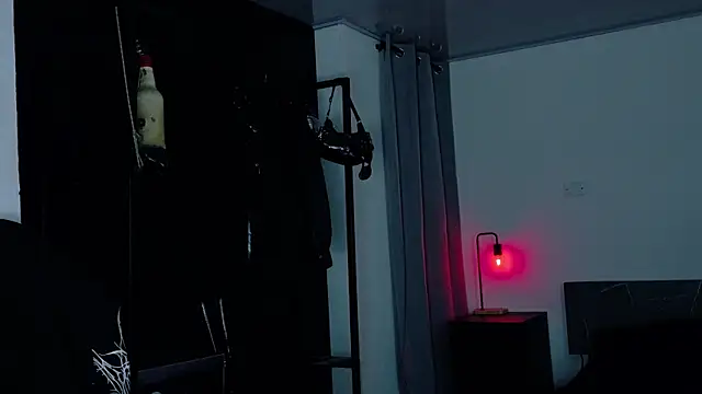 Angelabl0odborne online show from March 31, 11:05 pm