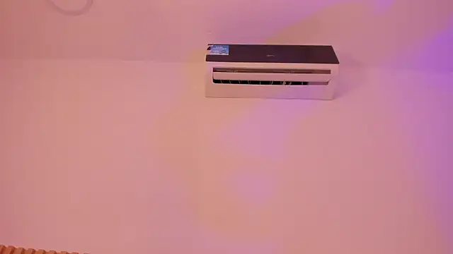 OliviaSweett online show from November 7, 8:03 pm