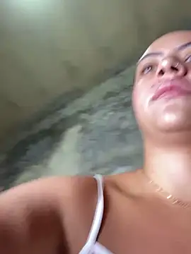 Chloe Leaozinho online show from April 11, 1:04 pm