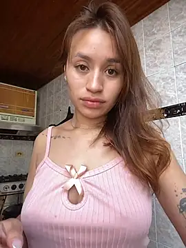 juliana-mancini online show from November 1, 4:00 pm