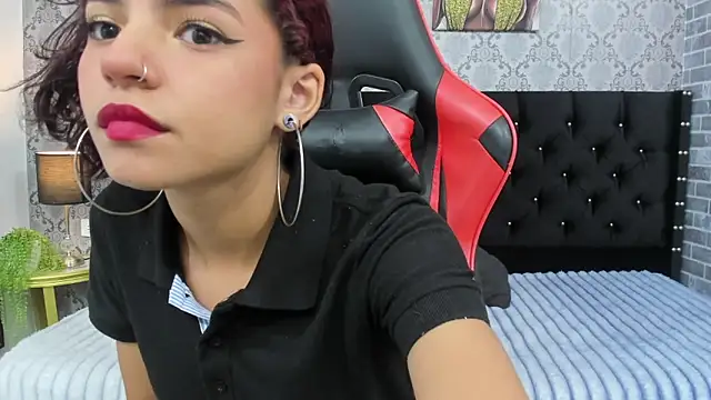 Kittypetite11 online show from September 12, 2:01 am