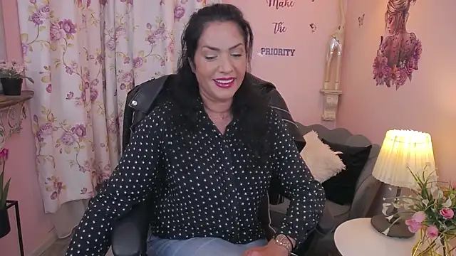 Snapshot of MyLovOne chatting on October 23, 11:49 am MyLovOne online show from October 23, 11:49 am