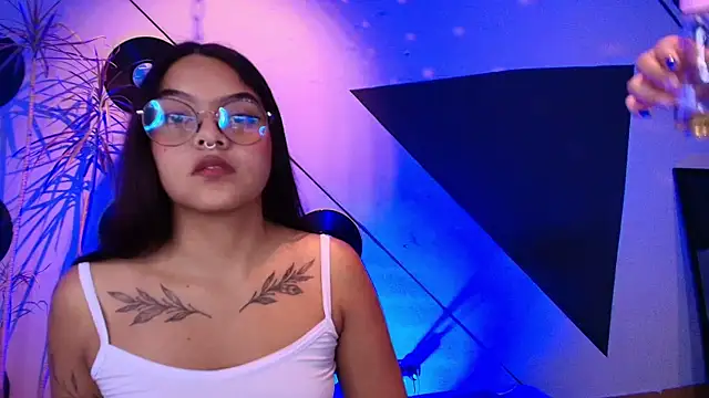 Lilith and Khloe online show from January 10, 11:37 am