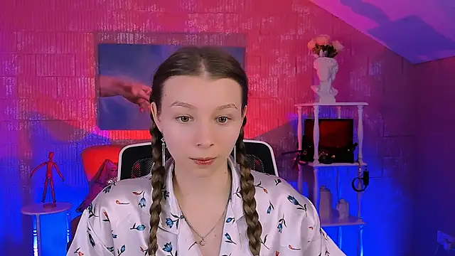 JulieDaniel online show from November 24, 8:27 am