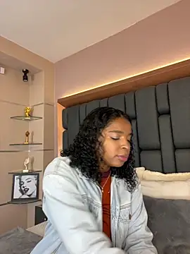 LisaMendez online show from September 28, 4:19 am