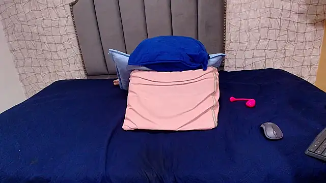 chloe leroy  online show from September 12, 2:02 pm