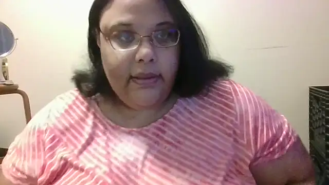 Snapshot of SexyBBW10790 chatting on October 25, 11:11 pm SexyBBW10790 online show from October 25, 11:11 pm