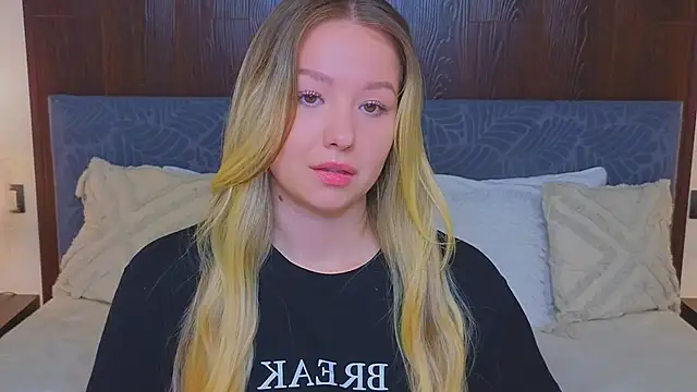 Snapshot of LeeAmy chatting on October 2, 2:55 pm LeeAmy online show from October 2, 2:55 pm