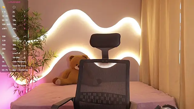 Emma and Issac online show from April 17, 10:23 pm