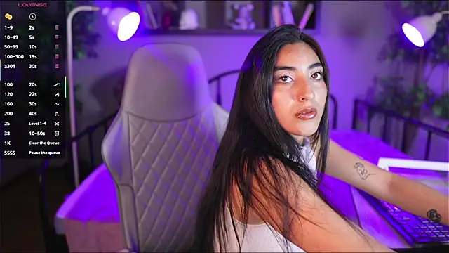 Emma and Issac online show from April 16, 10:12 pm