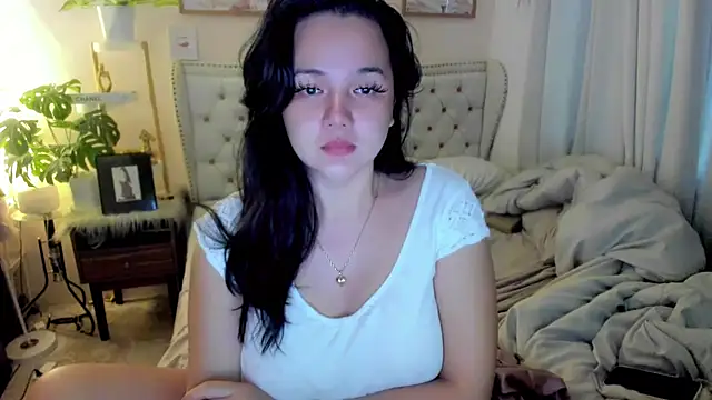 SweetHoney369 online show from January 6, 7:01 am