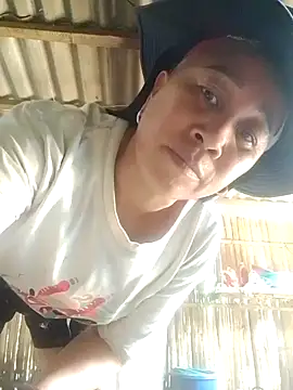 Snapshot of Mamapm20 chatting on October 5, 5:45 am Mamapm20 online show from October 5, 5:45 am