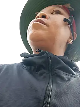 Snapshot of Mamapm20 chatting on September 14, 6:11 am Mamapm20 online show from September 14, 6:11 am