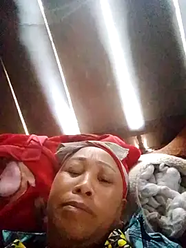 Snapshot of Mamapm20 chatting on October 1, 1:21 am Mamapm20 online show from October 1, 1:21 am