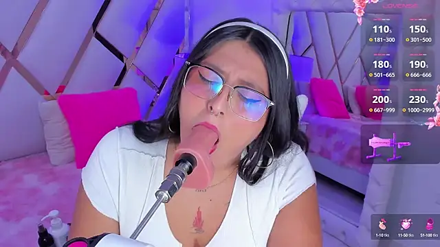 Snapshot of megann__up chatting on September 13, 4:09 am megann  up online show from September 13, 4:09 am