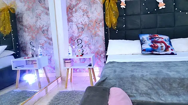 Angelique Angell online show from December 17, 8:35 pm