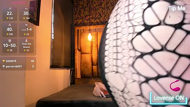 Isa Thompson   online show from October 11, 12:30 pm