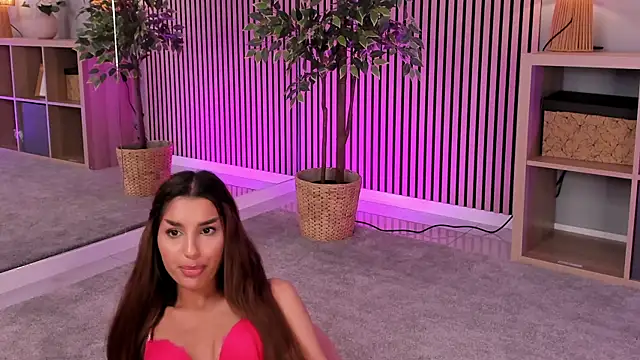 ZariaVera online show from July 28, 6:20 pm