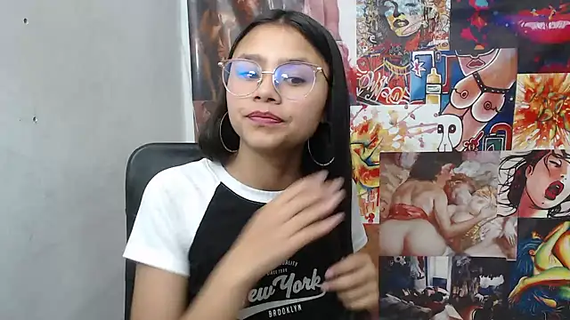 Snapshot of SofieLove_01 chatting on October 14, 9:01 am SofieLove 01 online show from October 14, 9:01 am