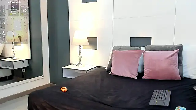 salem rose online show from February 26, 8:30 pm