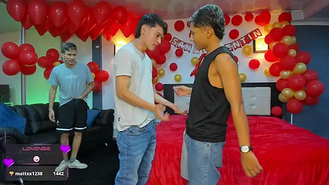 Bisexlifehot   online show from February 13, 12:23 am