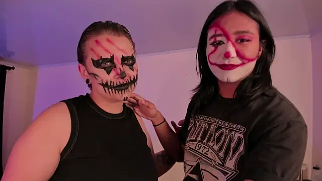 Snapshot of CrazyCakes_ chatting on October 31, 7:01 am CrazyCakes  online show from October 31, 7:01 am