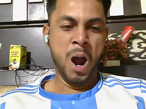 ursdreamperson online show from April 20, 2:14 am