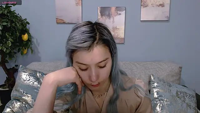 Snapshot of SophieAsh chatting on October 2, 7:13 am SophieAsh online show from October 2, 7:13 am